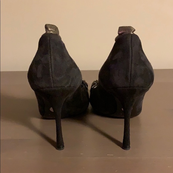 Dolce & Gabbana Grey Suede Ruffled Leather Pumps - Women’s Size 37 - Picture 6 of 11